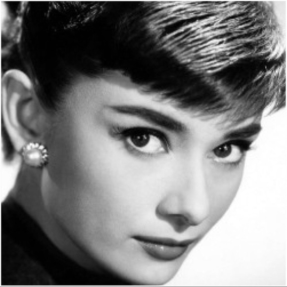 Audrey Hepburn Iconic Faux Pearl & Crystal Earring - Picture 6 of 6